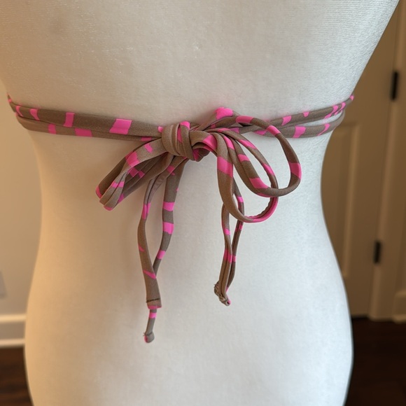 Beach Bunny - Indy Bikini Tri Halter Bikini Top - Size: DD - Picture 6 of 7